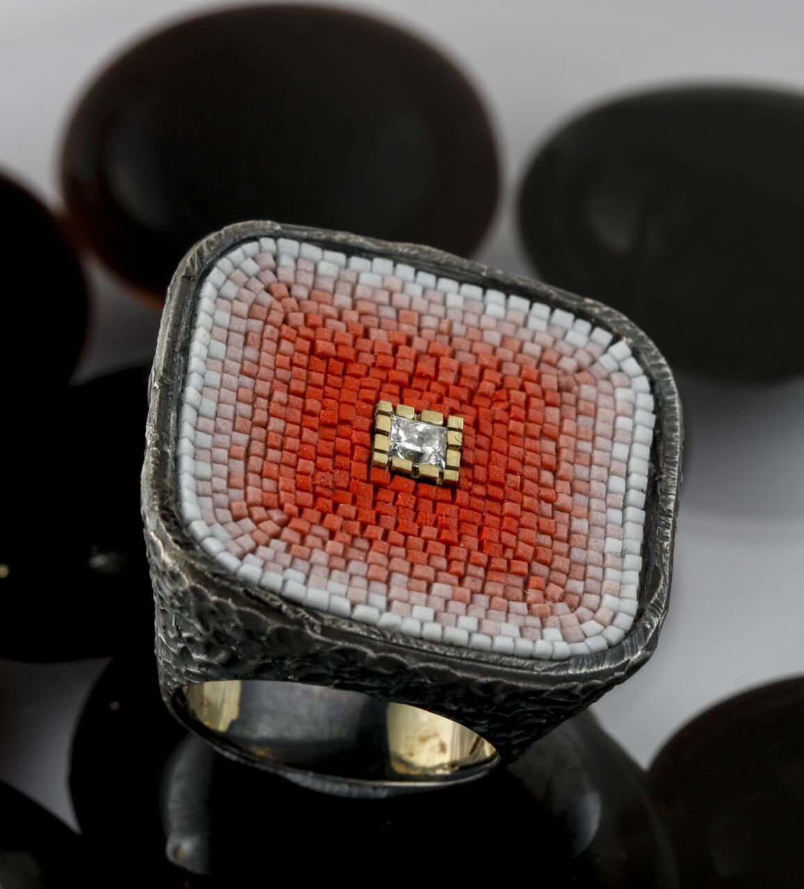 Işığın ve Tonların Dansı: Porselen Mikro Mozaik 